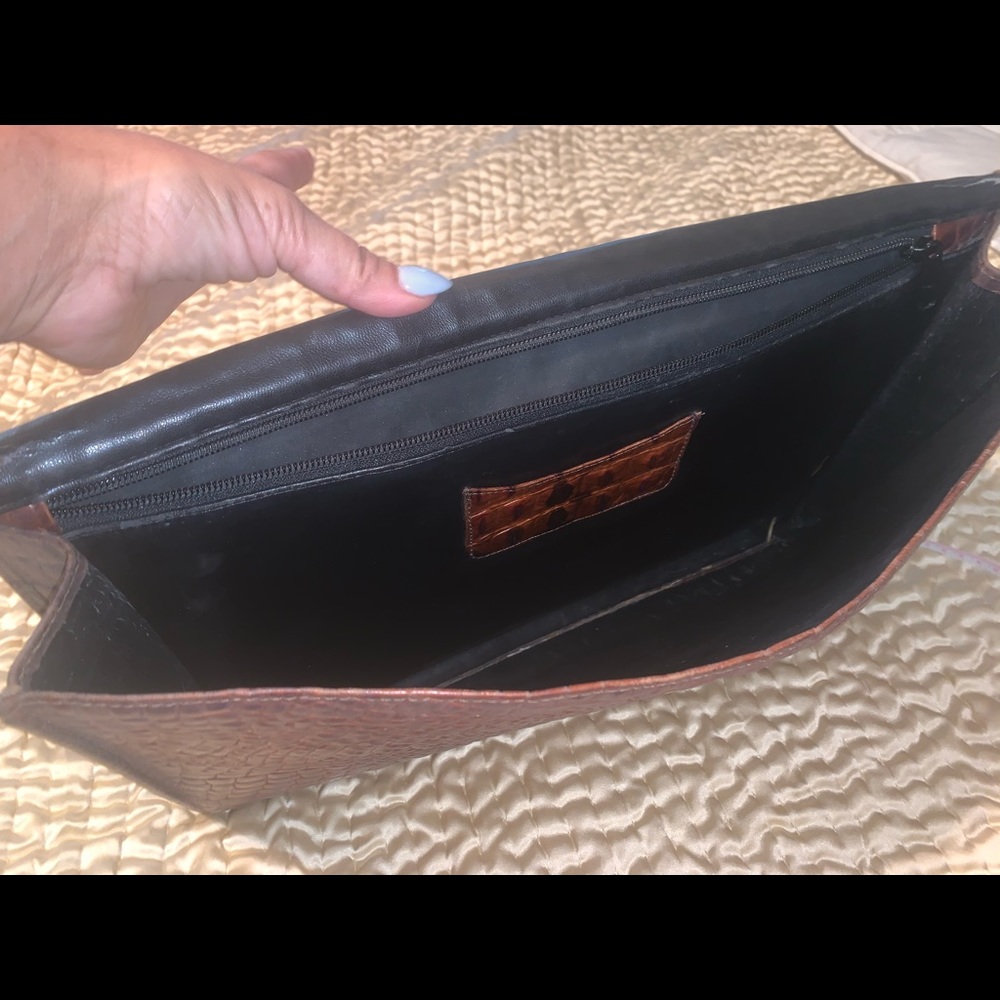 Alligator attaché case. (One single skin) - Picture 5 of 7